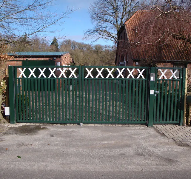 Ammerländer Zaunbau Gitterzäune Drehflügeltore