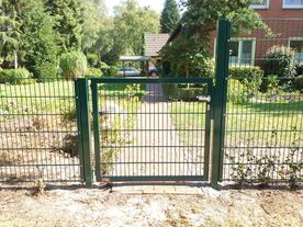 Ammerländer Zaunbau Gitterzäune Geschwungene Toranlage