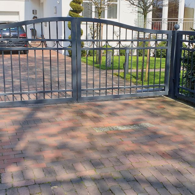 Ammerländer Zaunbau Gitterzäune Geschwungene Toranlage