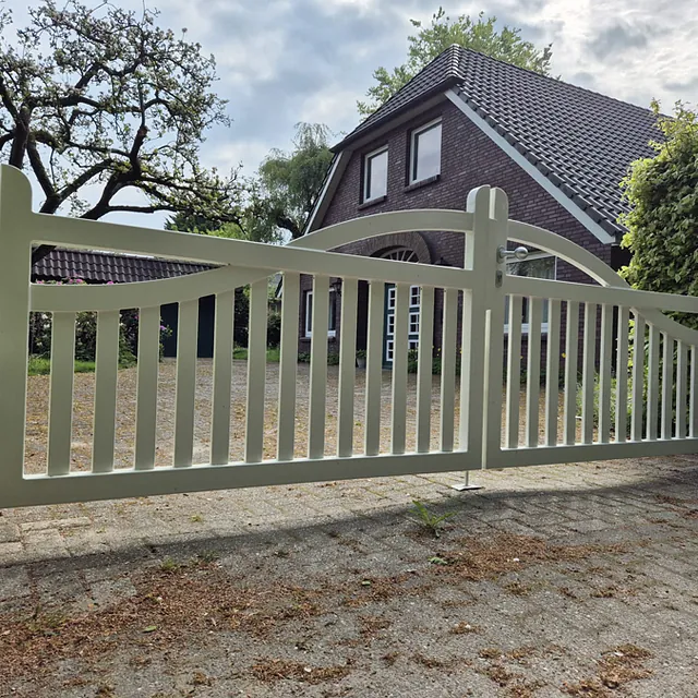 Ammerländer Zaunbau Gitterzäune Geschwungene Toranlage