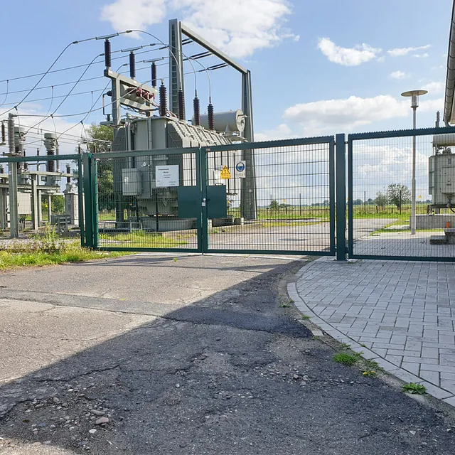 Ammerländer Zaunbau Gitterzäune Geschwungene Toranlage