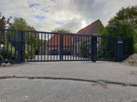 Ammerländer Zaunbau Gitterzäune Drehflügeltore