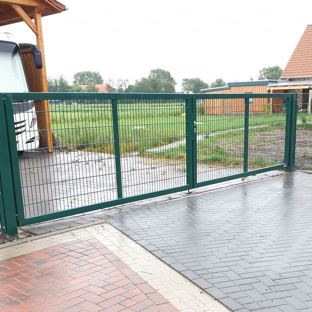 Ammerländer Zaunbau Gitterzäune Drehtoranlage