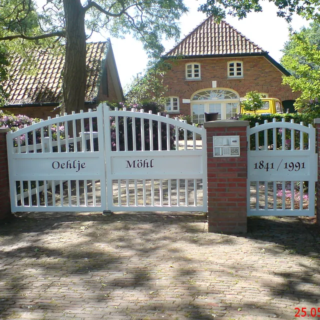 Ammerländer Zaunbau Gitterzäune Drehflügeltore