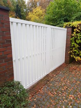 Ammerländer Zaunbau Gitterzäune Geschwungene Toranlage