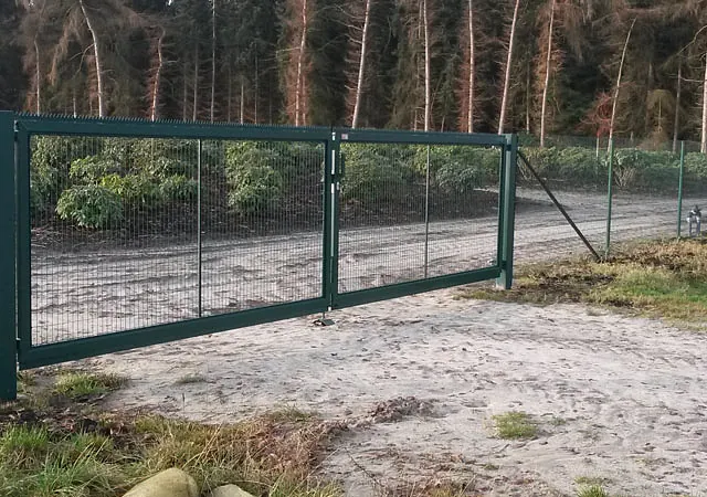 Ammerländer Zaunbau Gitterzäune Drehflügeltore